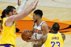 雷速体育比分官网直播-包含新疆队碾压湖人，布克点燃赛场的词条