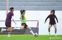 雷速体育官网首页-坚守进攻号召无畏女足队踢赢每一个点球