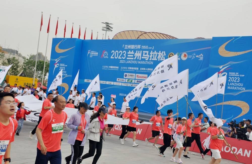 关于热血对决拉开帷幕，欧国杯赛事燃起激情的信息