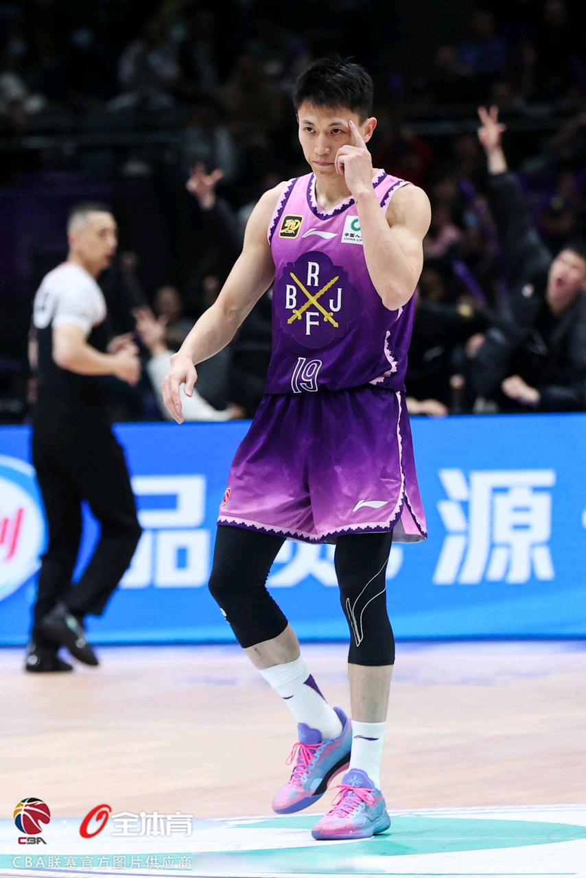法兰克福门将表现稳定，成为球队定海神针的简单介绍