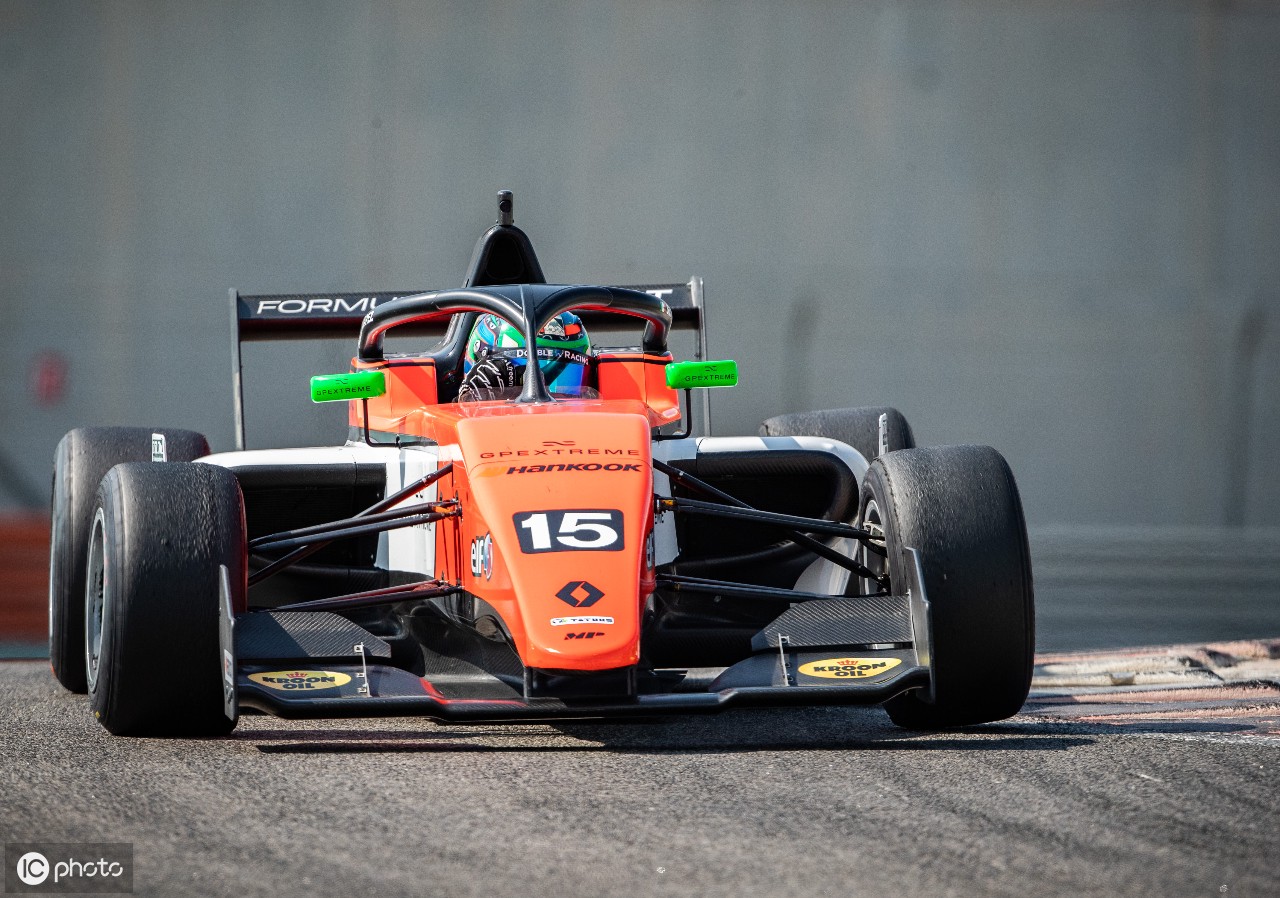 关于雷诺车队鏖战红牛二队,拉塞尔带队取胜的信息 关于雷诺车队鏖战红牛二队,拉塞尔带队取胜的信息