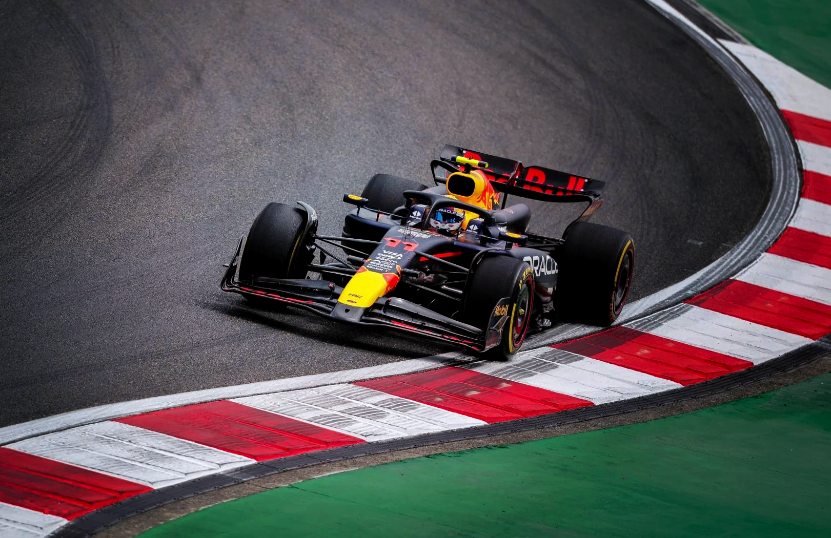 阿斯顿马丁横扫梅赛德斯，周冠宇刷新纪录