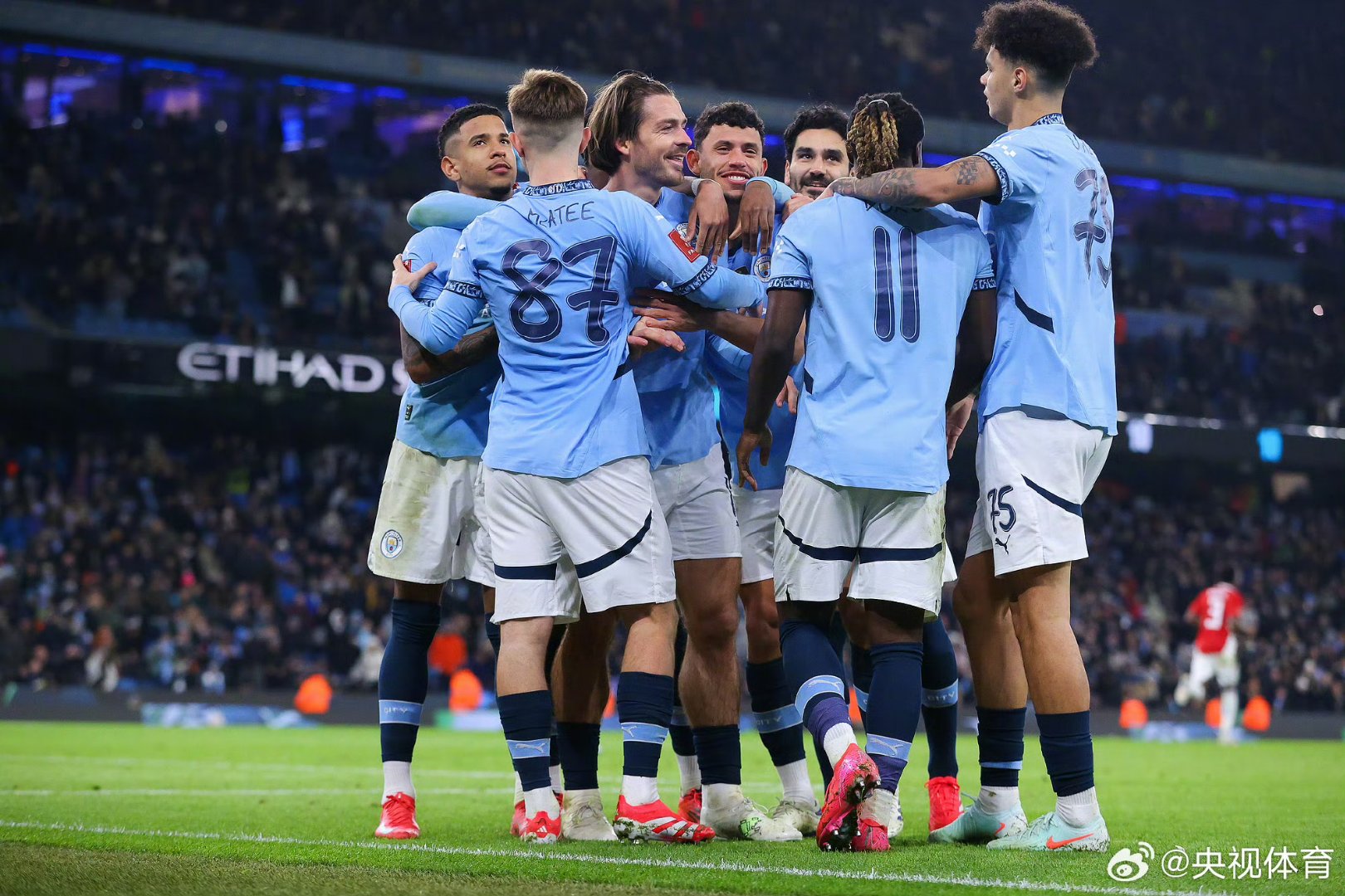 曼城鏖战利物浦，穆勒点燃赛场