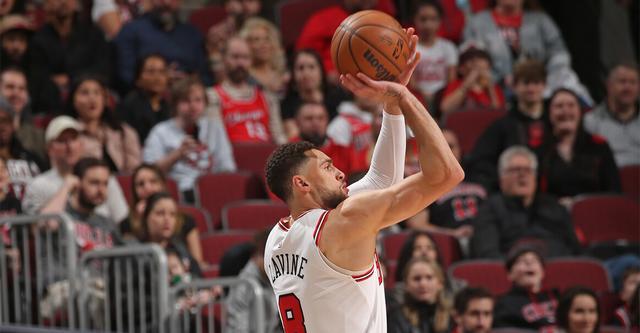 步行者鏖战福建队,拉文高光表现 步行者鏖战福建队,拉文高光表现